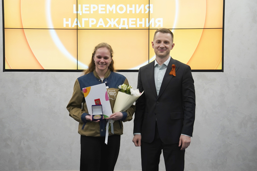 Студентку ОмГТУ наградили медалью Президента России Владимира Путина Студентку ОмГТУ наградили медалью Президента России Владимира Путина