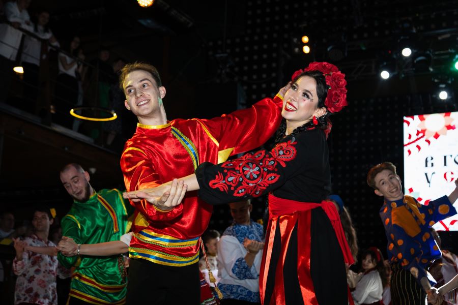 Волшебный вечер: политехники оживили магию русских народных сказок на студенческом балу Волшебный вечер: политехники оживили магию русских народных сказок на студенческом балу